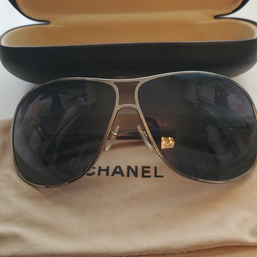CHANEL Sunglasses - Picture 1 of 9